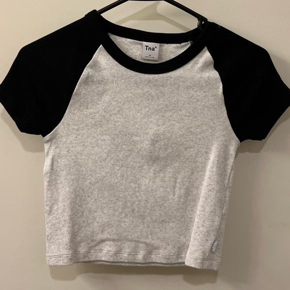 Aritzia Tops - Aritzia crop tee